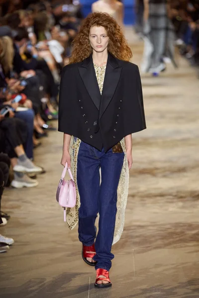 Look 15